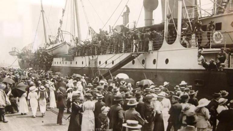 Troopship leaving Fremantle - image ex AWM